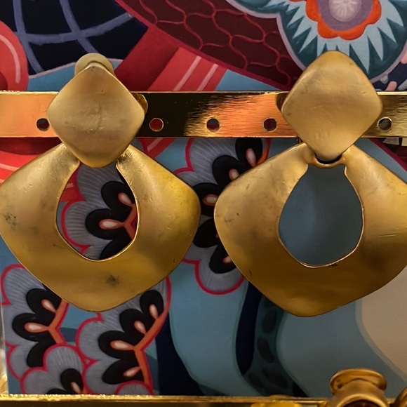 Jewelry - VINTAGE 1980’S GOLDTONE FOOR KNOCKER EARRINGS